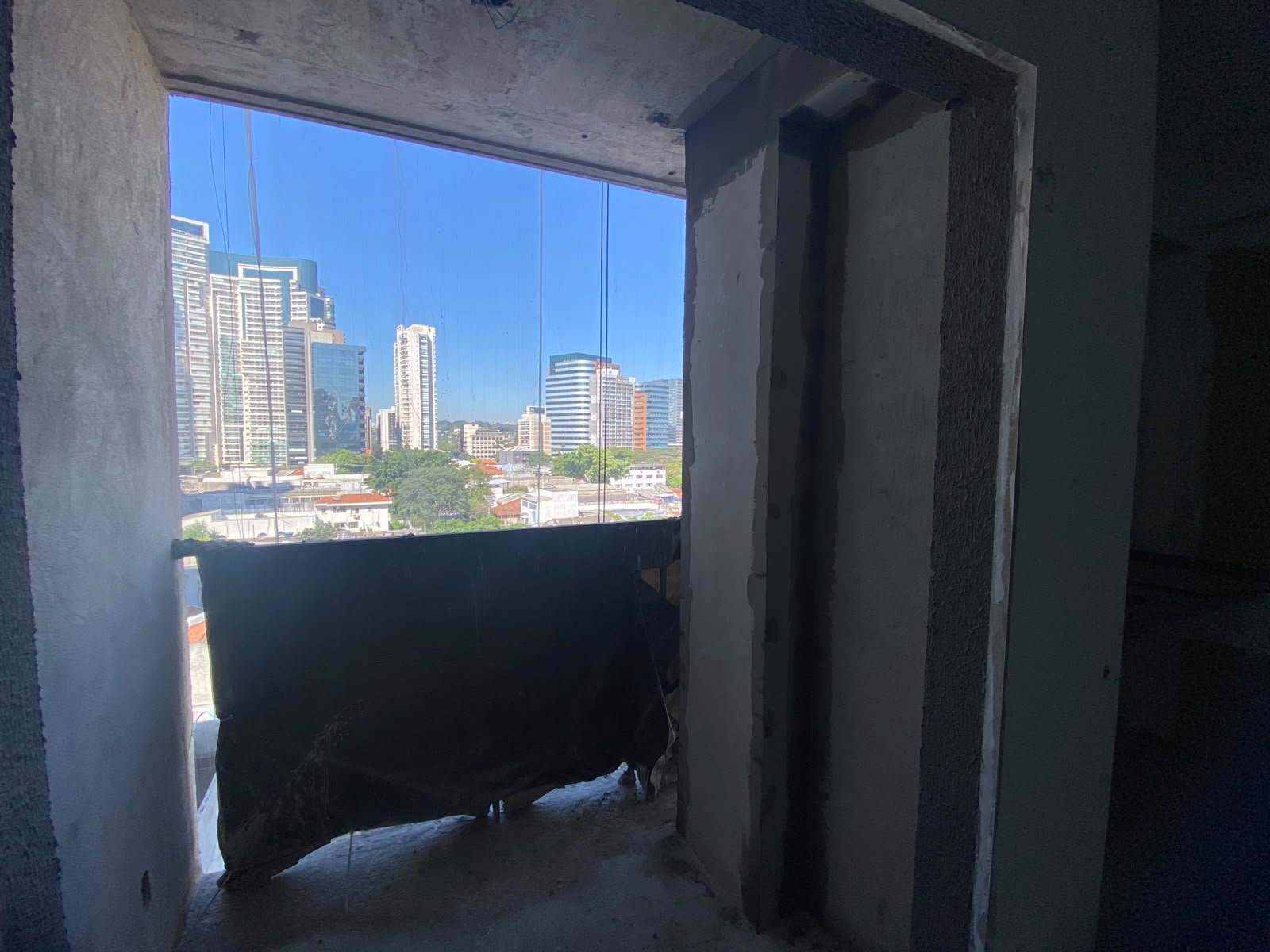 Foto da obra em 28 de setembro de 2026: vista de Pinheiros a partir do terraço de uma unidade
